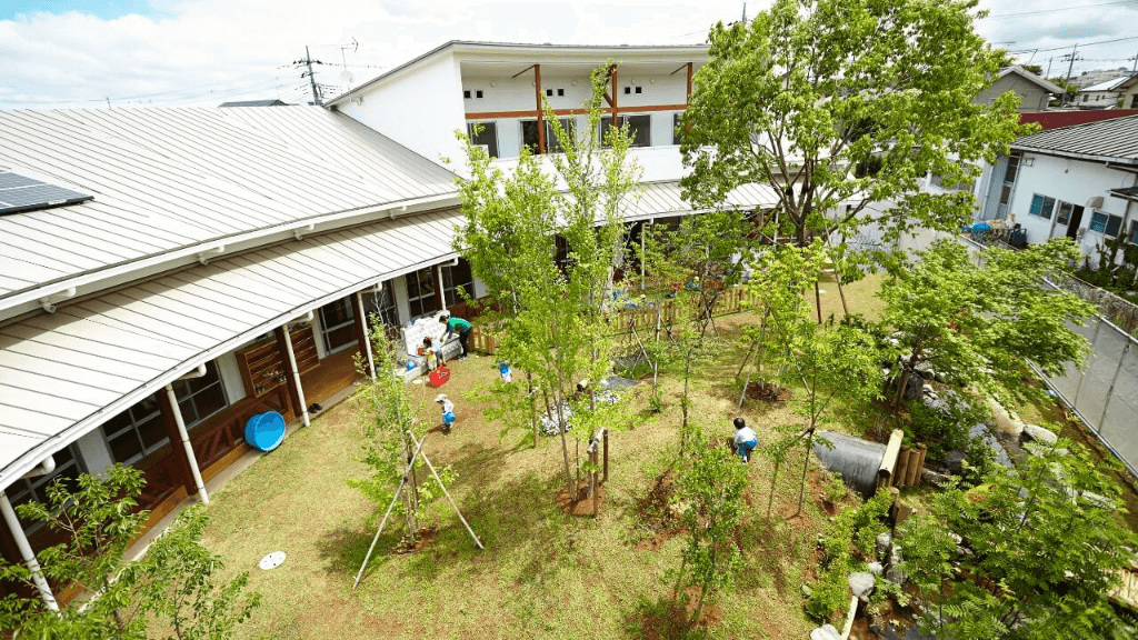 緑に包まれた保育園